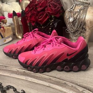 Brand New Nike  Women's Pink Gradient Air-Cushioned Running Sneakers